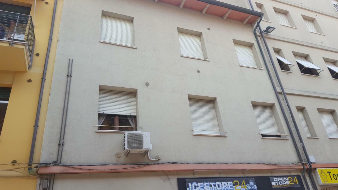 Casa Cavour Lägenhet Pesaro Exteriör bild